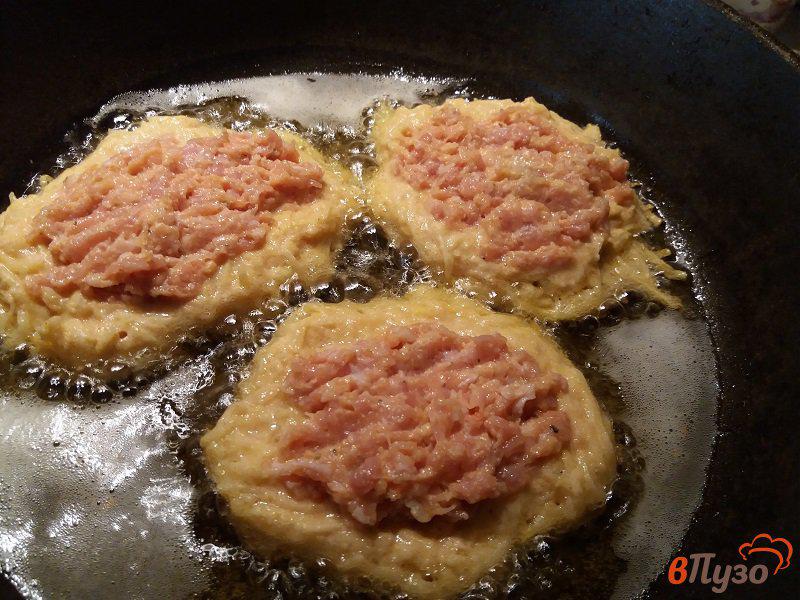 Фото приготовление рецепта: Колдуны или драники с мясом шаг №7
