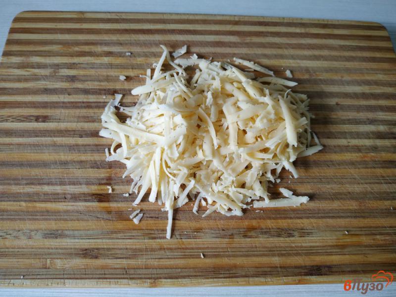 Фото приготовление рецепта: Драники с ветчиной сыром и зеленью шаг №1