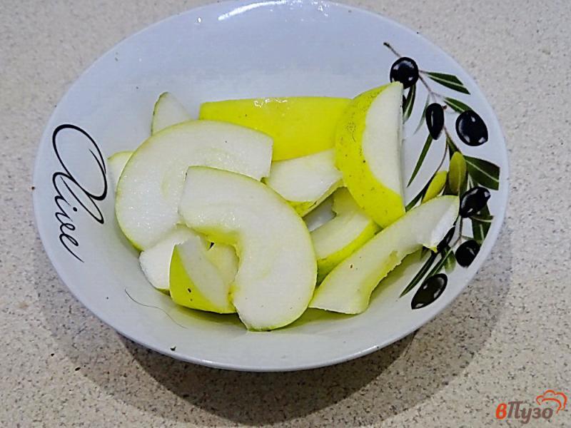Фото приготовление рецепта: Компот из черноплодной рябины калины айвы и яблока шаг №3