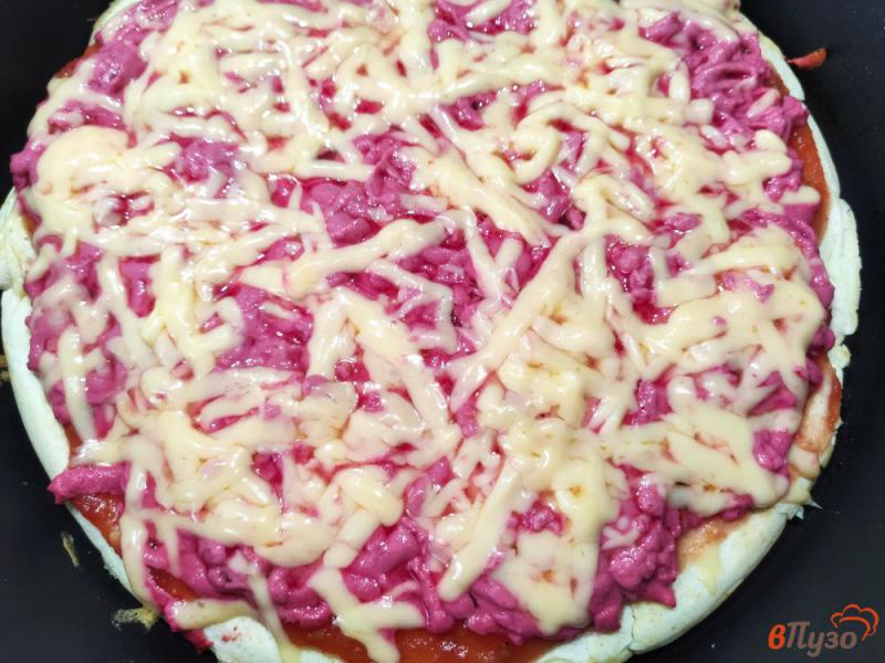 Фото приготовление рецепта: Пицца на сметанном тесте без духовки шаг №9