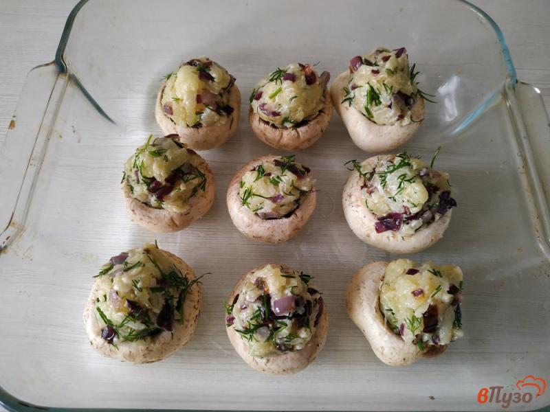 Фото приготовление рецепта: Запеченые грибы фаршированные картофелем шаг №8
