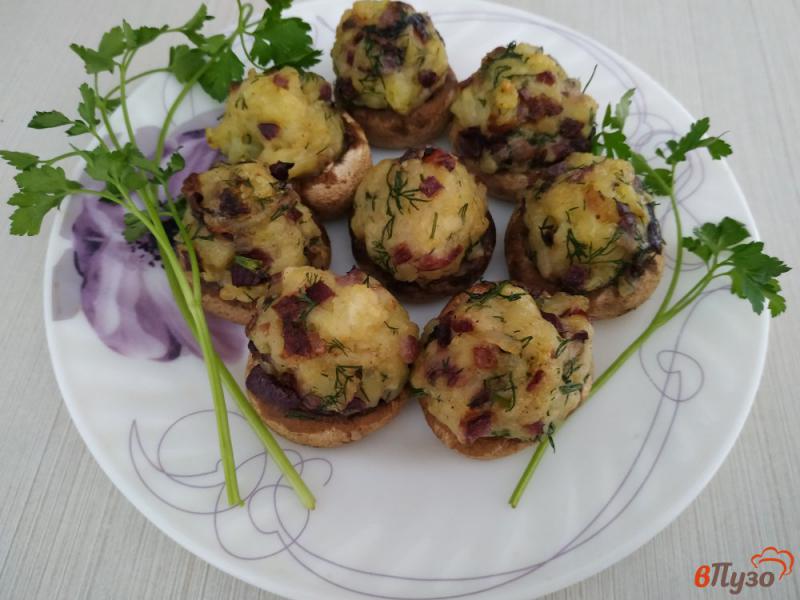 Фото приготовление рецепта: Запеченые грибы фаршированные картофелем шаг №10