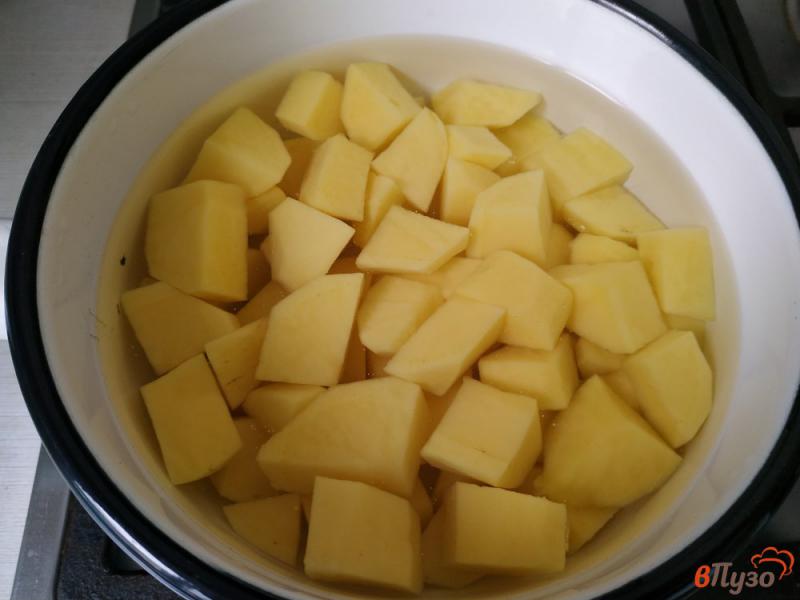 Фото приготовление рецепта: Картофельные зразы с твердым сыром шаг №1