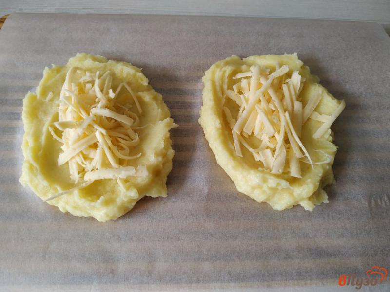 Фото приготовление рецепта: Картофельные зразы с твердым сыром шаг №5