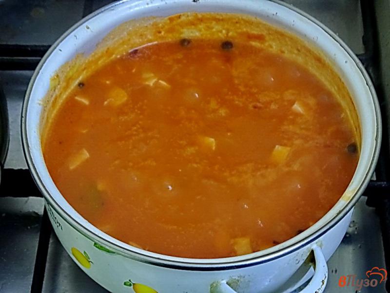 Фото приготовление рецепта: Острая томатная подлива с колбасой шаг №10
