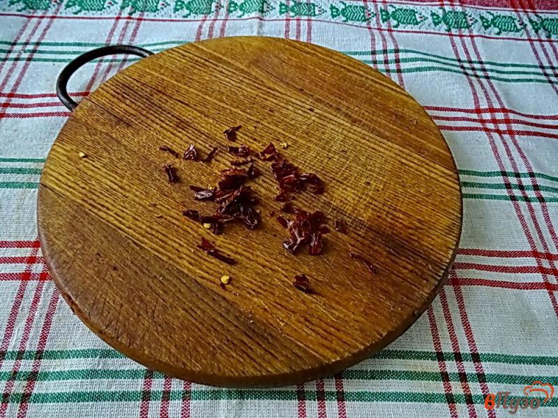 Фото приготовление рецепта: Острая томатная подлива с колбасой шаг №5