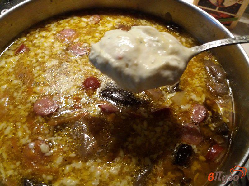 Фото приготовление рецепта: Картофельный суп с белыми грибами шаг №9