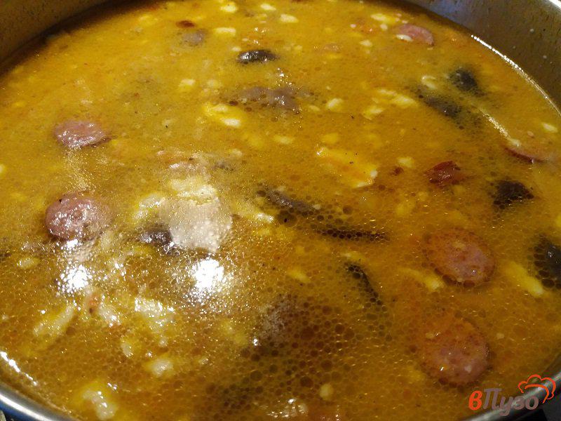 Фото приготовление рецепта: Картофельный суп с белыми грибами шаг №11
