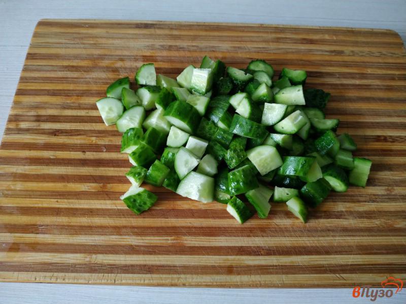Фото приготовление рецепта: Салат из говяжьего сердца сыра и свежего огурца шаг №4