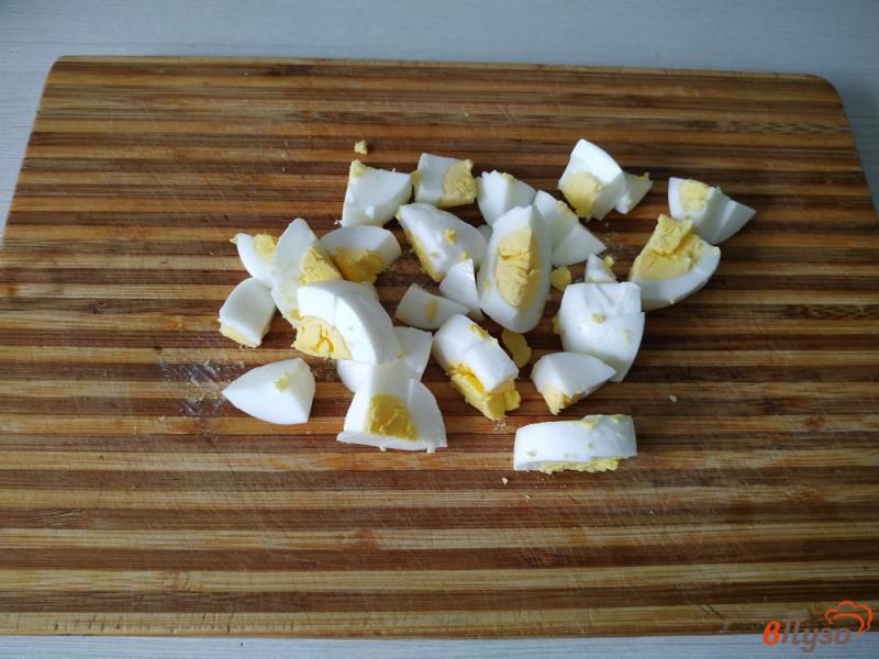 Фото приготовление рецепта: Салат из говяжьего сердца сыра и свежего огурца шаг №6
