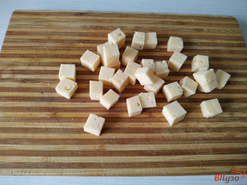 Фото приготовление рецепта: Салат из говяжьего сердца сыра и свежего огурца шаг №5