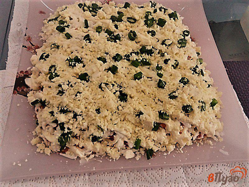 Фото приготовление рецепта: Слоёный салат из консервированного лосося с черносливом шаг №13
