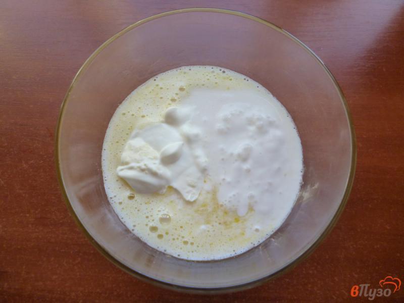 Фото приготовление рецепта: Маффины с малиновым джемом шаг №2