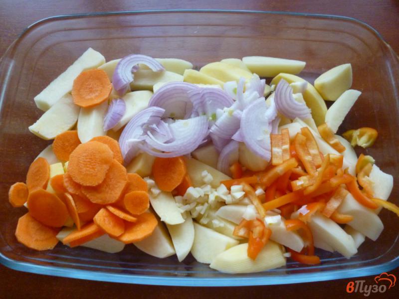 Фото приготовление рецепта: Картофель с курицей в духовке шаг №2