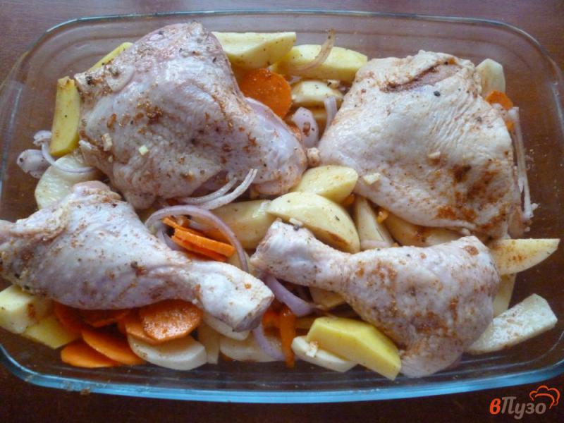 Фото приготовление рецепта: Картофель с курицей в духовке шаг №5