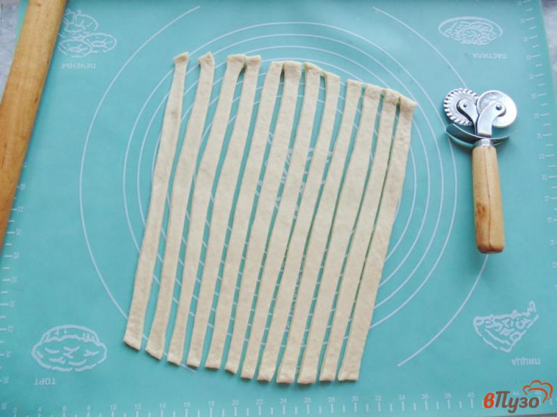 Фото приготовление рецепта: Сосиски в тесте с кунжутом шаг №2