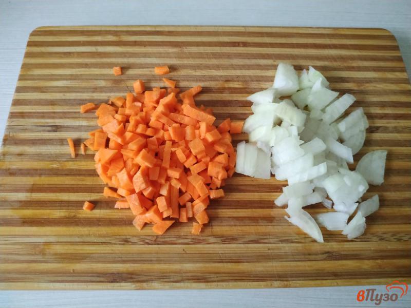 Фото приготовление рецепта: Тушёная капуста с рисом и овощами шаг №1