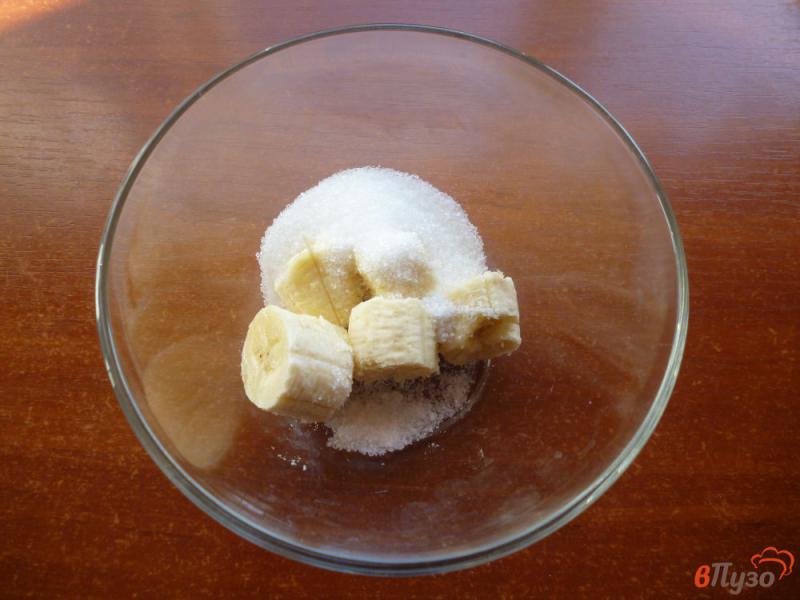 Фото приготовление рецепта: Блины с бананом на манной крупе шаг №1