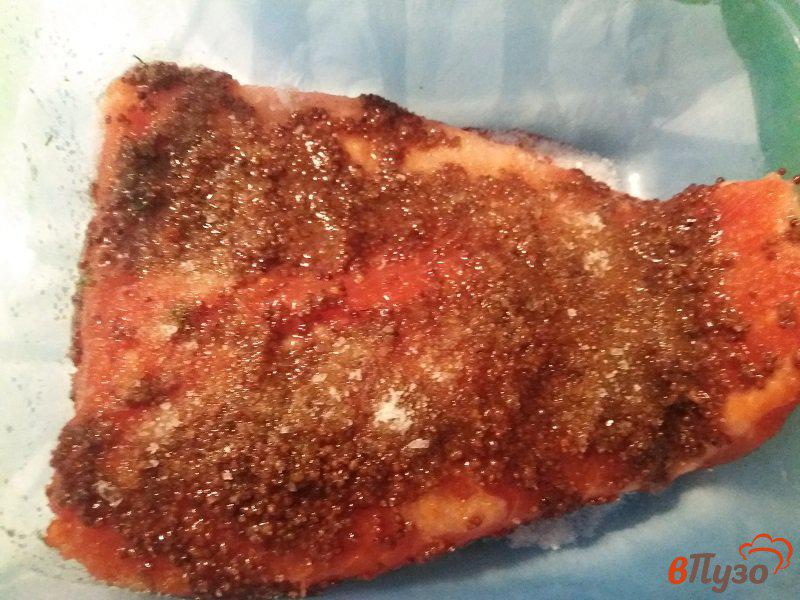 Фото приготовление рецепта: Слабосолёная форель маринованная в дижонской горчице шаг №3