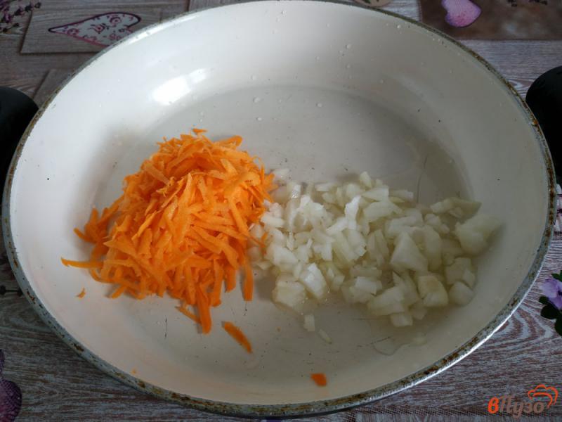 Фото приготовление рецепта: Куриное филе с гарниром и овощами шаг №3