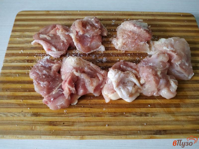 Фото приготовление рецепта: Гречка с курицей и грибами на пару шаг №2