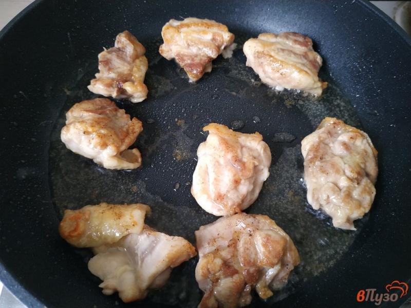 Фото приготовление рецепта: Гречка с курицей и грибами на пару шаг №4