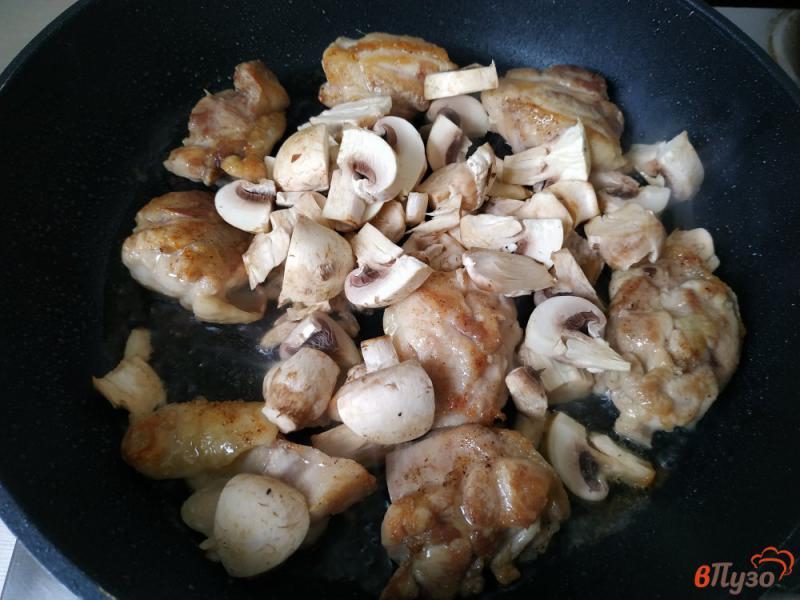 Фото приготовление рецепта: Гречка с курицей и грибами на пару шаг №5