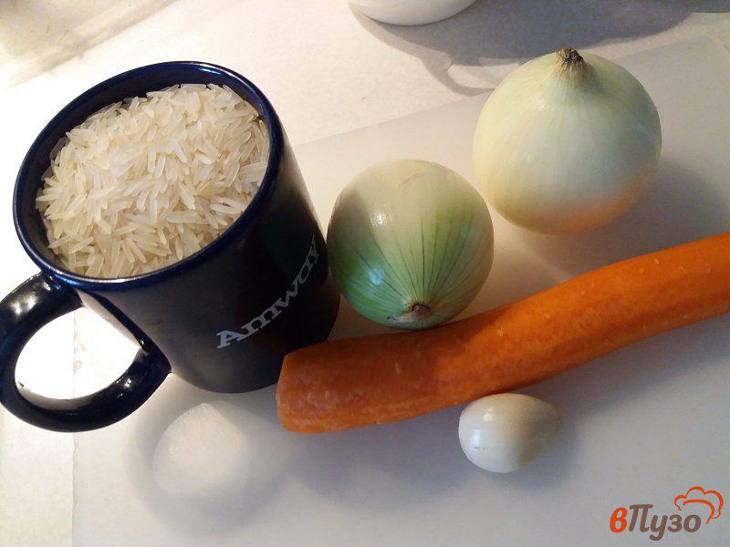 Фото приготовление рецепта: Жаренный рис с овощами шаг №1