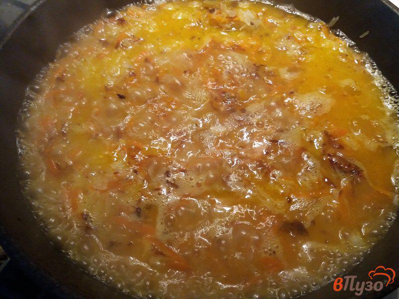 Фото приготовление рецепта: Жаренный рис с овощами шаг №7