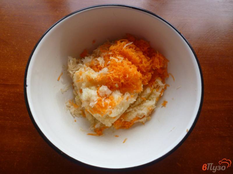 Фото приготовление рецепта: Драники с морковью и куриным филе шаг №1