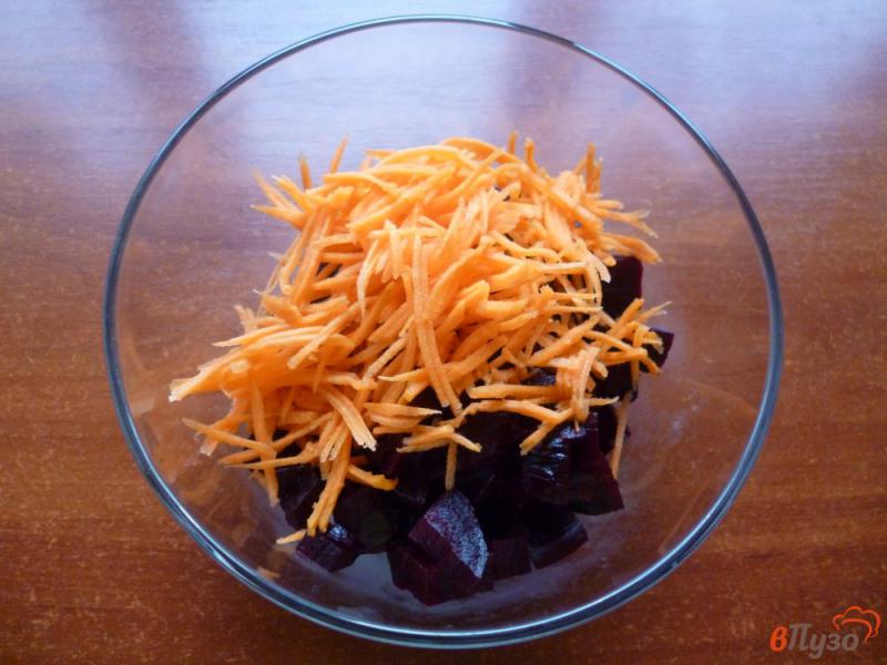 Фото приготовление рецепта: Салат со свеклы с капустой и яблоком шаг №2