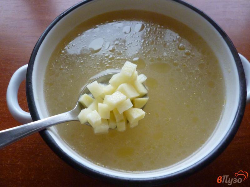 Фото приготовление рецепта: Сырный суп с вермишелью шаг №1