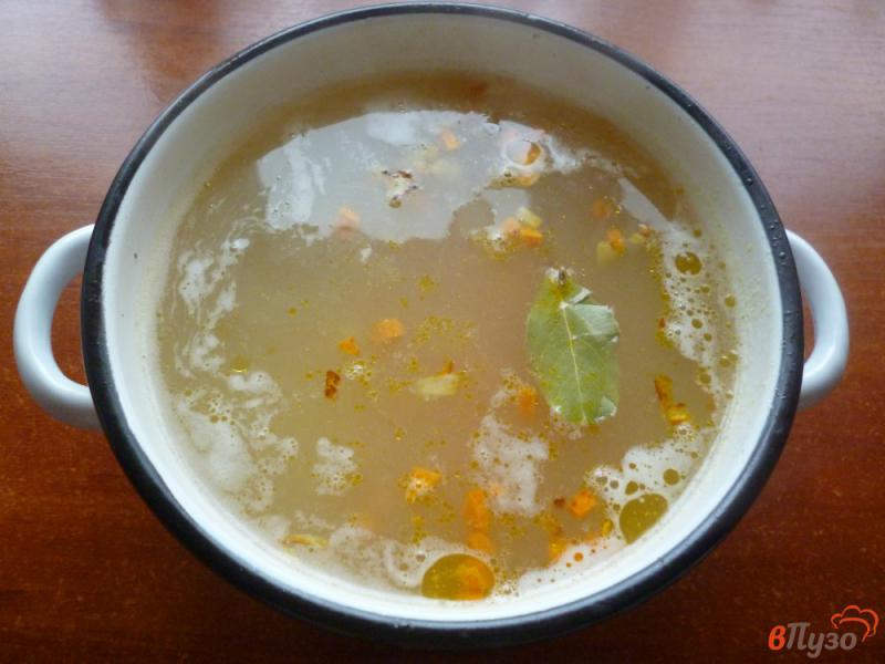 Фото приготовление рецепта: Сырный суп с вермишелью шаг №3