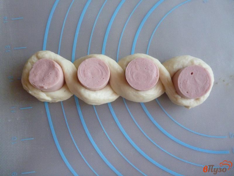 Фото приготовление рецепта: Сосиски в тесте шаг №8