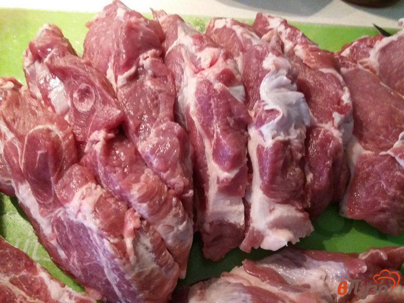 Фото приготовление рецепта: Мясо по-французски шаг №2