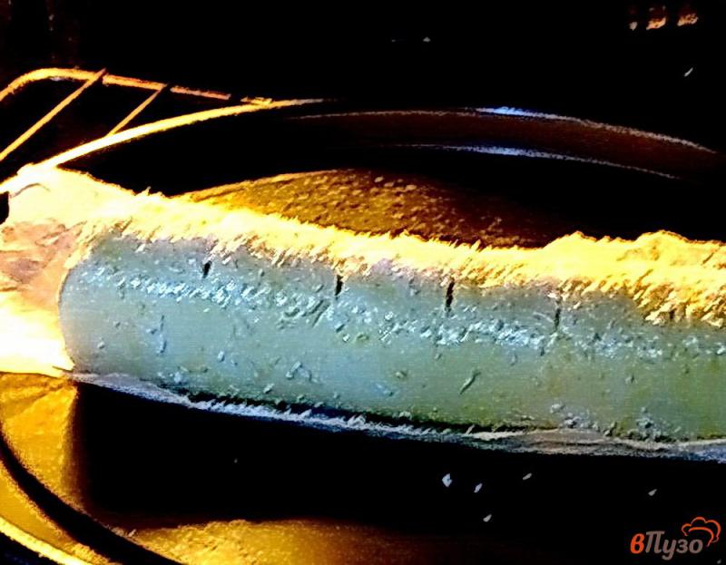 Фото приготовление рецепта: Рулет кокосовый  из слоёного теста шаг №9