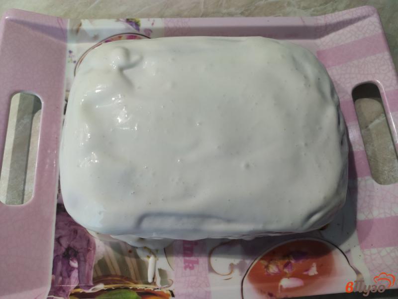 Фото приготовление рецепта: Торт с двумя видами крема и шоколадом шаг №11