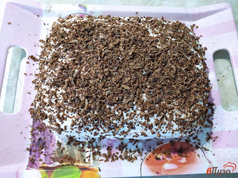 Фото приготовление рецепта: Торт с двумя видами крема и шоколадом шаг №12