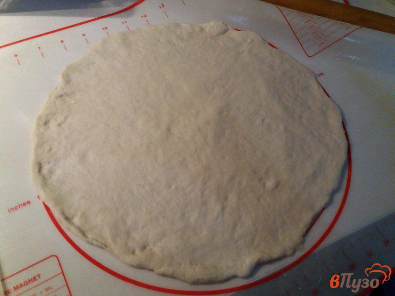 Фото приготовление рецепта: Пицца с шампиньонами и подкопченными сосисками шаг №1