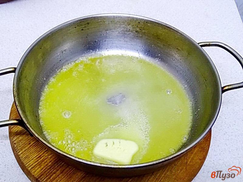 Фото приготовление рецепта: Шпинат в сметанно-сырном соусе шаг №4