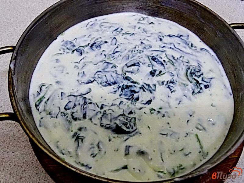 Фото приготовление рецепта: Шпинат в сметанно-сырном соусе шаг №8