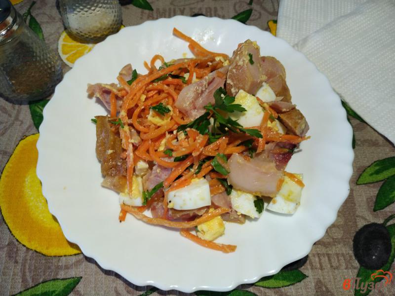 Фото приготовление рецепта: Салат с копчёной курицей шаг №5