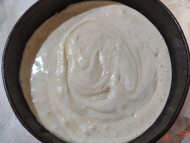 Фото приготовление рецепта: Бисквитный торт с кремом из вареной сгущенки шаг №5