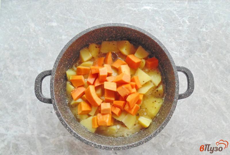 Фото приготовление рецепта: Свинина с тыквой и картофелем шаг №6