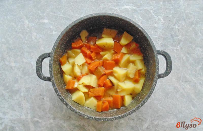 Фото приготовление рецепта: Свинина с тыквой и картофелем шаг №7