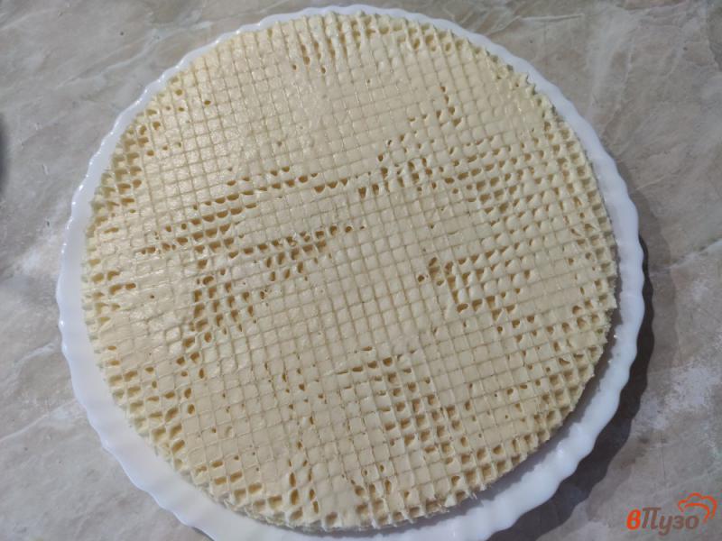Фото приготовление рецепта: Вафельный торт со сгущенкой шаг №3