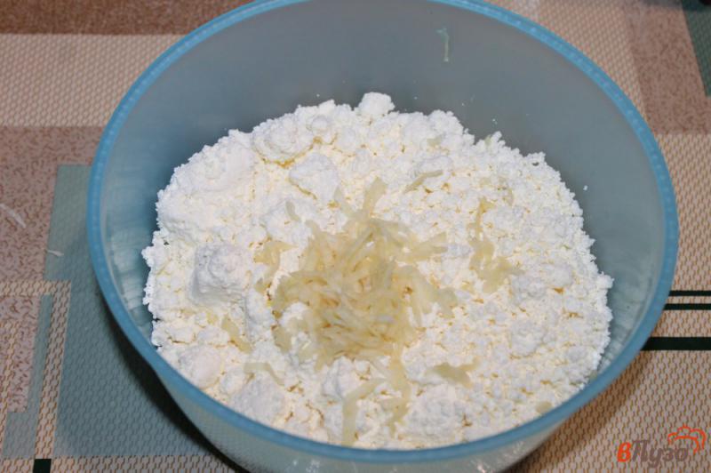 Фото приготовление рецепта: Тонкий лаваш с сыром и чесноком шаг №2