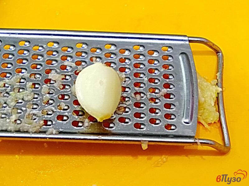 Фото приготовление рецепта: Яйца фаршированные свекольным салатом шаг №5