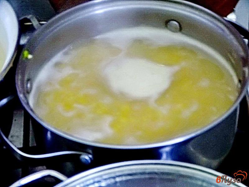 Фото приготовление рецепта: Гороховый суп с куриными шейками шаг №4