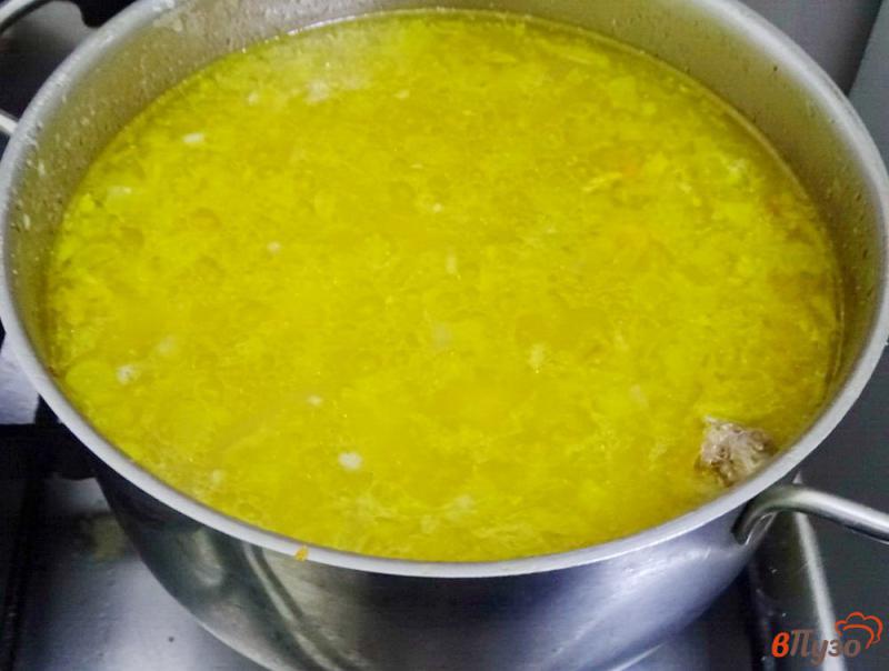 Фото приготовление рецепта: Гороховый суп с куриными шейками шаг №6